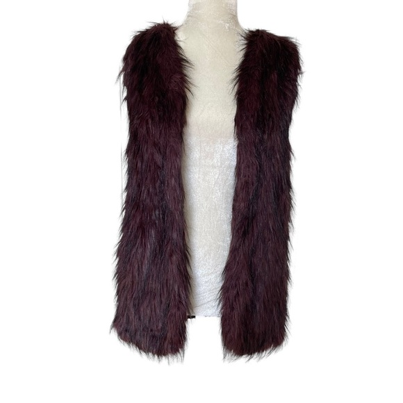 Sebby Collection Women’s Faux Fur Vest Size M Burgundy Knit Back Hook Closure - Picture 3 of 10